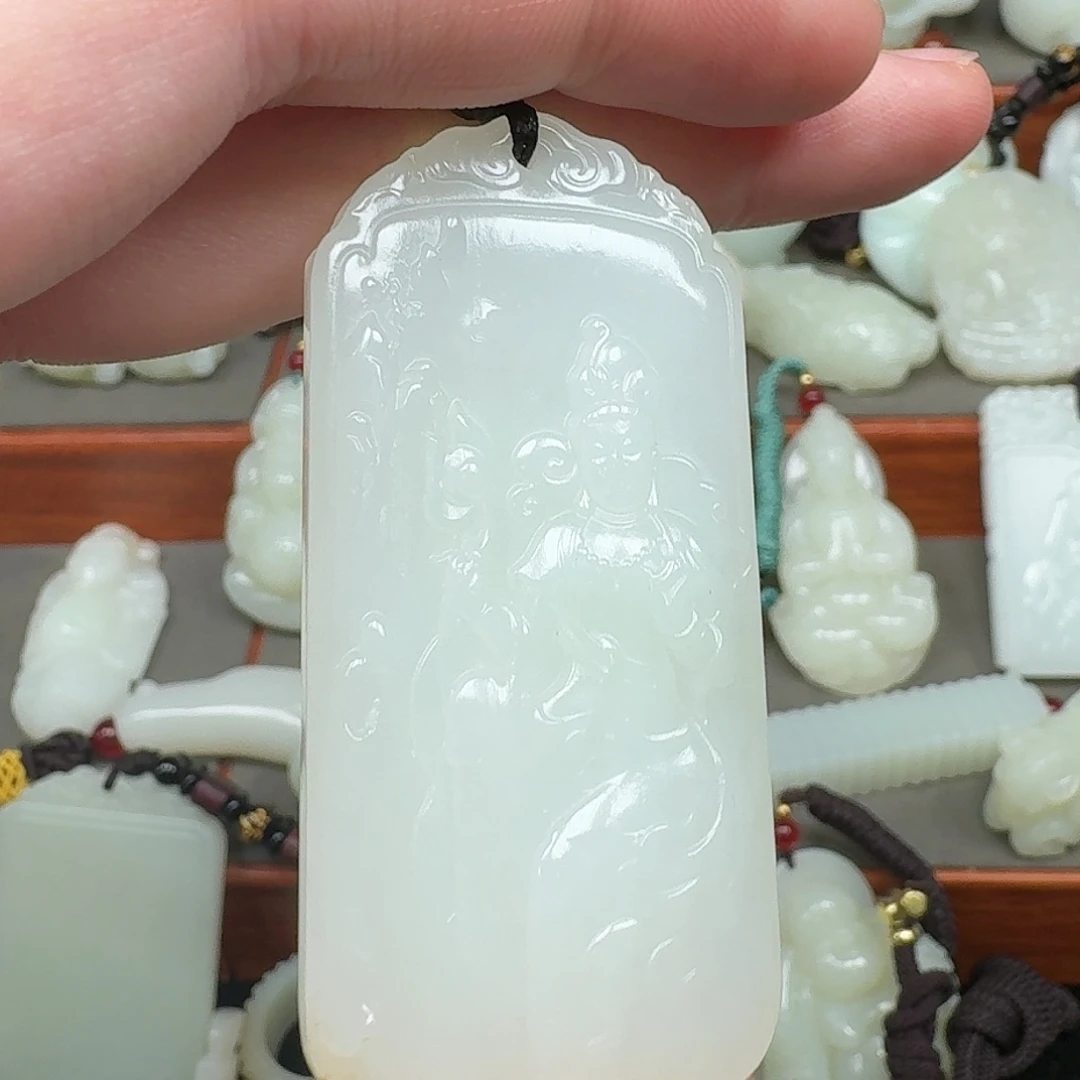 李***面和田玉未镶嵌把件