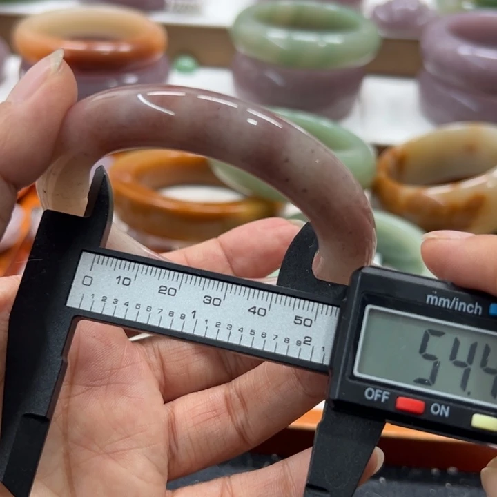 石英岩玉未镶嵌手镯