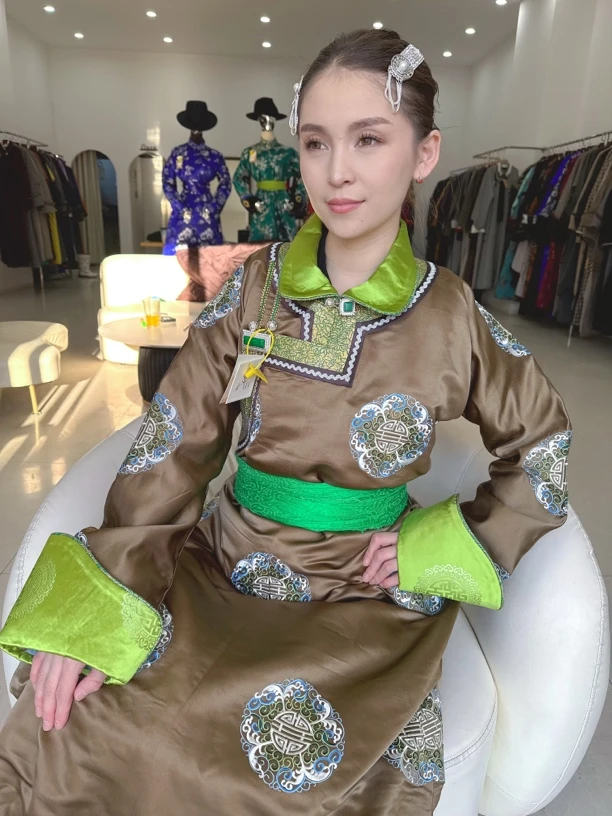 伊苏根民族服饰乌珠穆沁款式2025