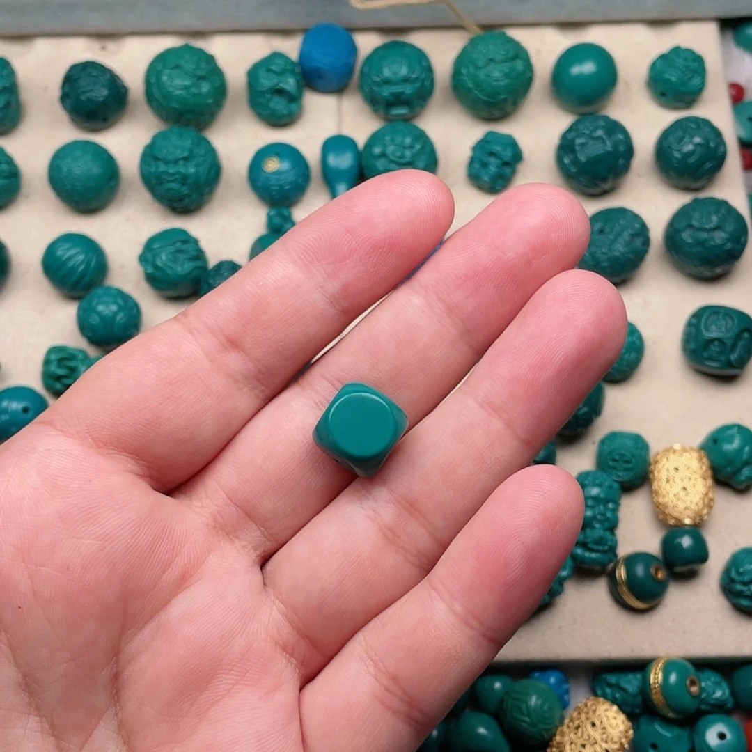 【闪购商品】玻璃颈饰六方尺寸12一个