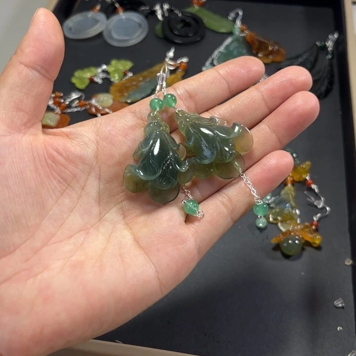 蛇纹石玉合金耳饰