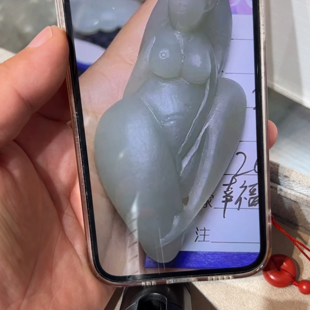 辛***巴和田玉未镶嵌颈饰