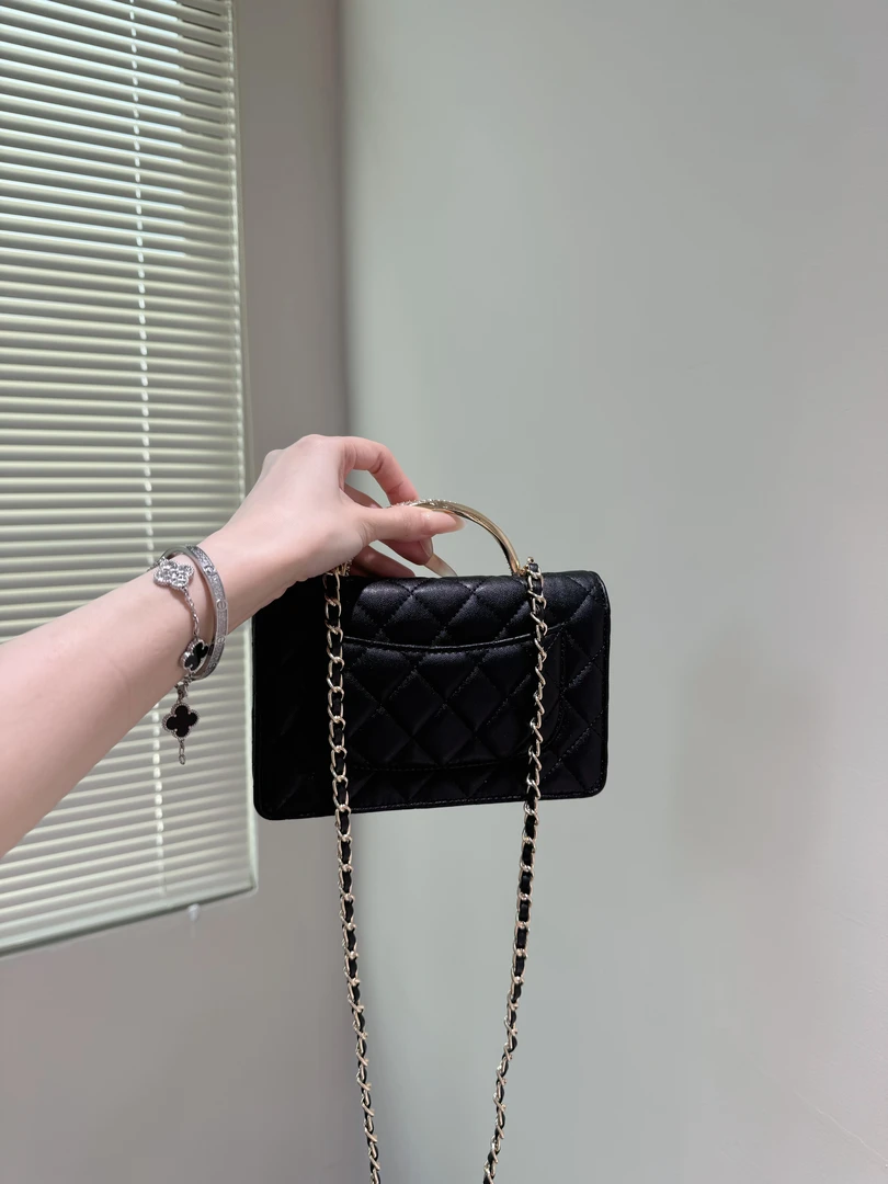 MIAO【24k woc】精致小香风斜挎手提包（无公仔挂件）