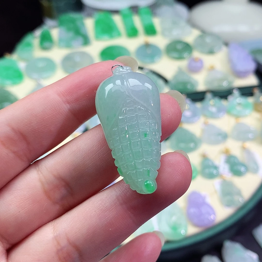 翡翠未镶嵌颈饰玉米