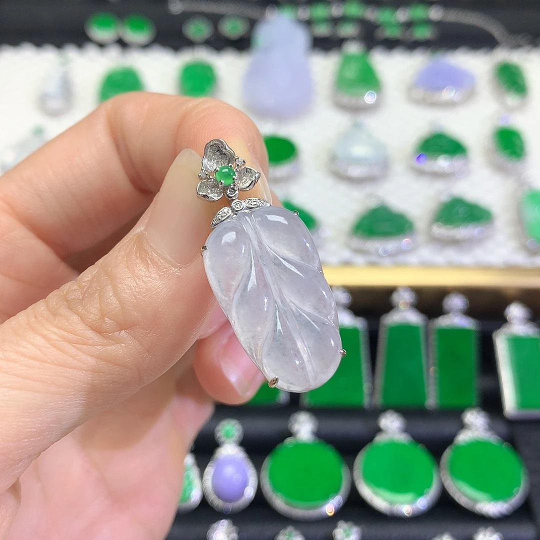 颈饰18K金镶嵌翡翠吊坠