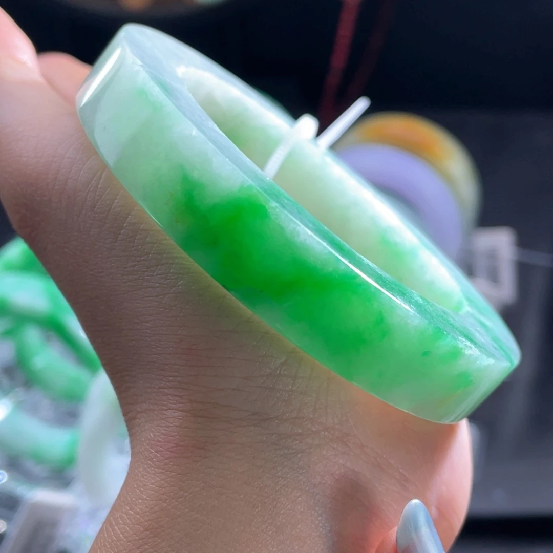 未镶嵌手镯定制翡翠