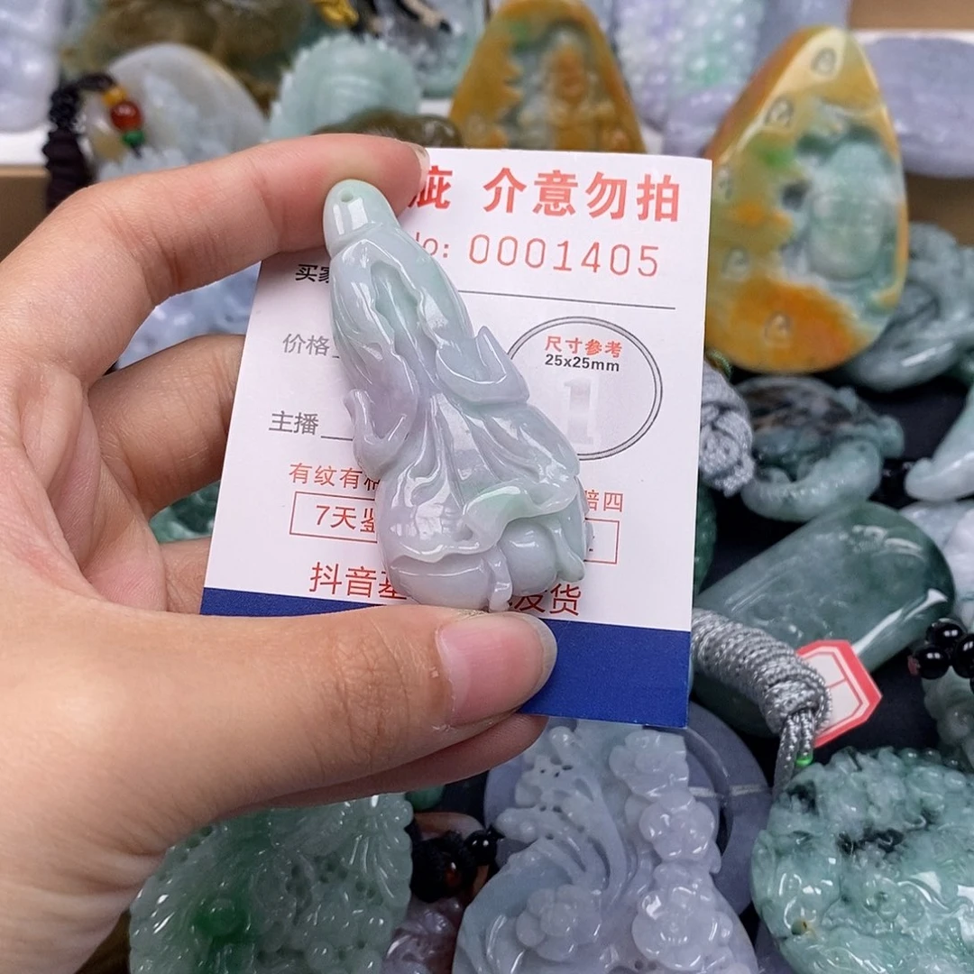 吊坠(不含链)未镶嵌翡翠