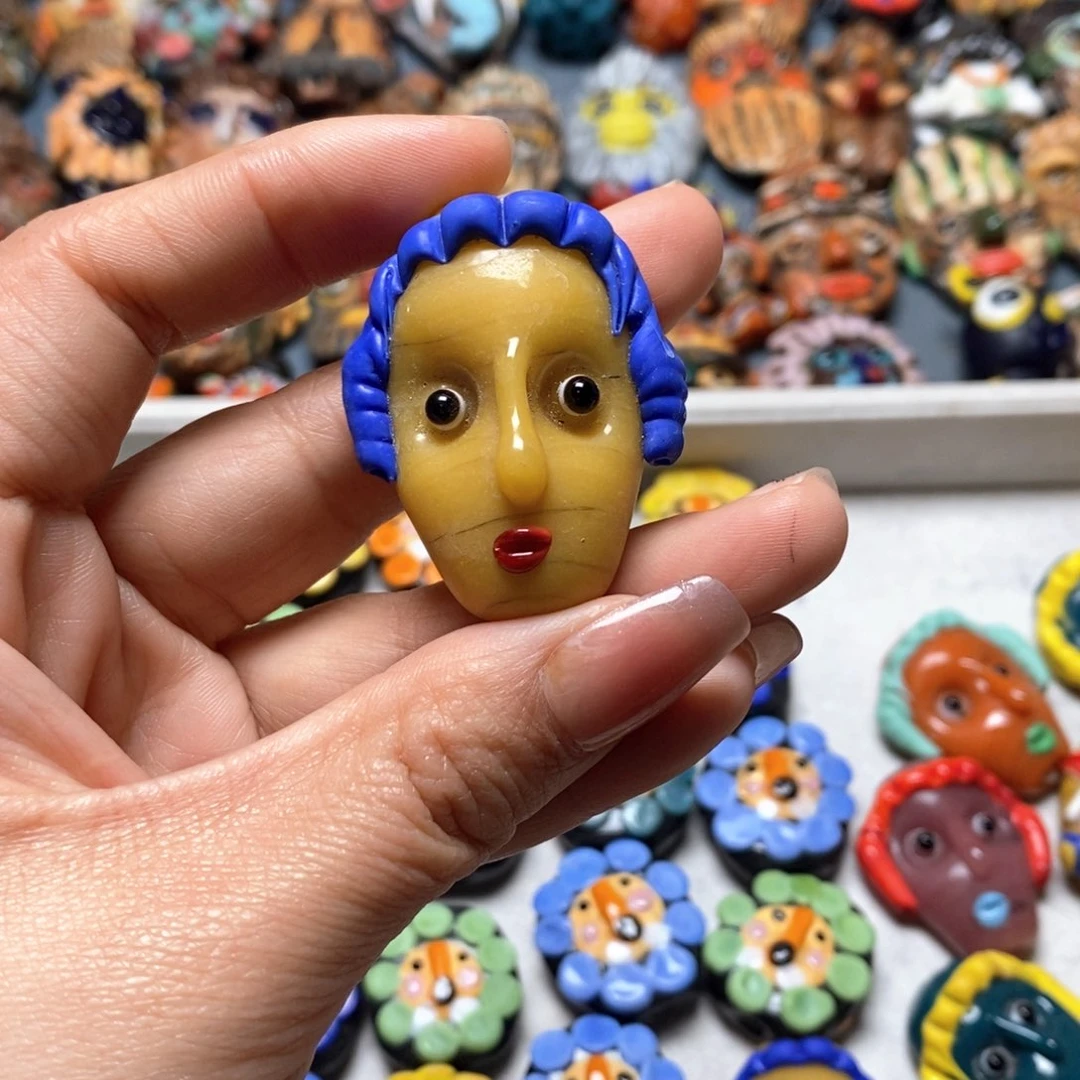 琉璃颈饰印度尼西亚女孩