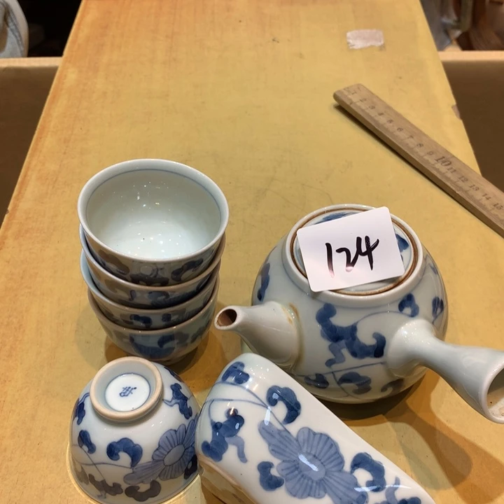 瓷片天**蓝哈哈哈哈哈这124