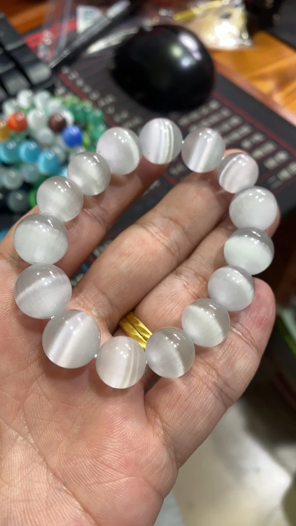 B  159卡14白猫眼手串