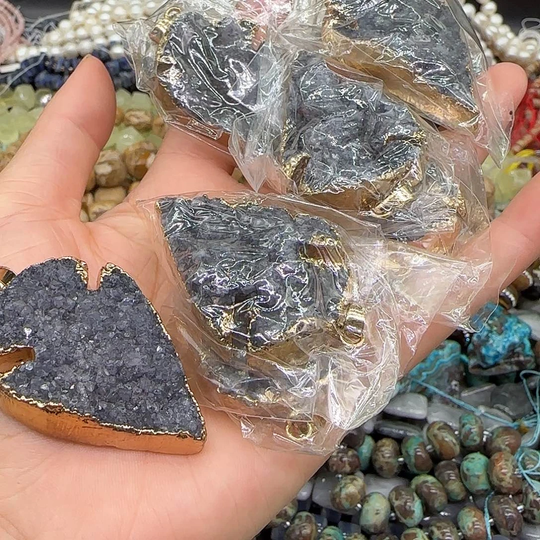 玛瑙/玉髓合金珠宝半成品晶牙一个