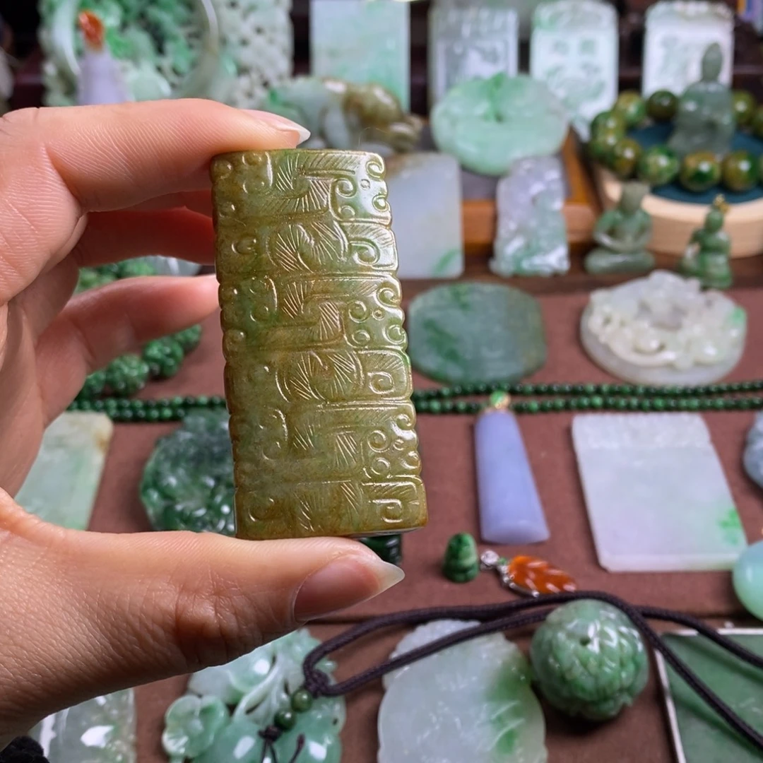 生***色翡翠未镶嵌挂件1111111111111111