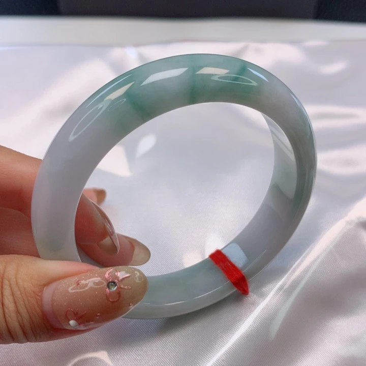 翡翠手镯未镶嵌54圈