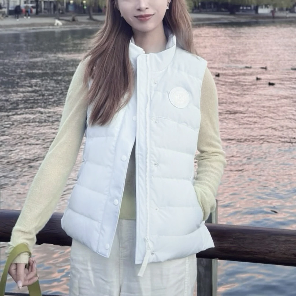 未使用 CANADA GOOSE 胸口logo羽绒马甲S码D15972