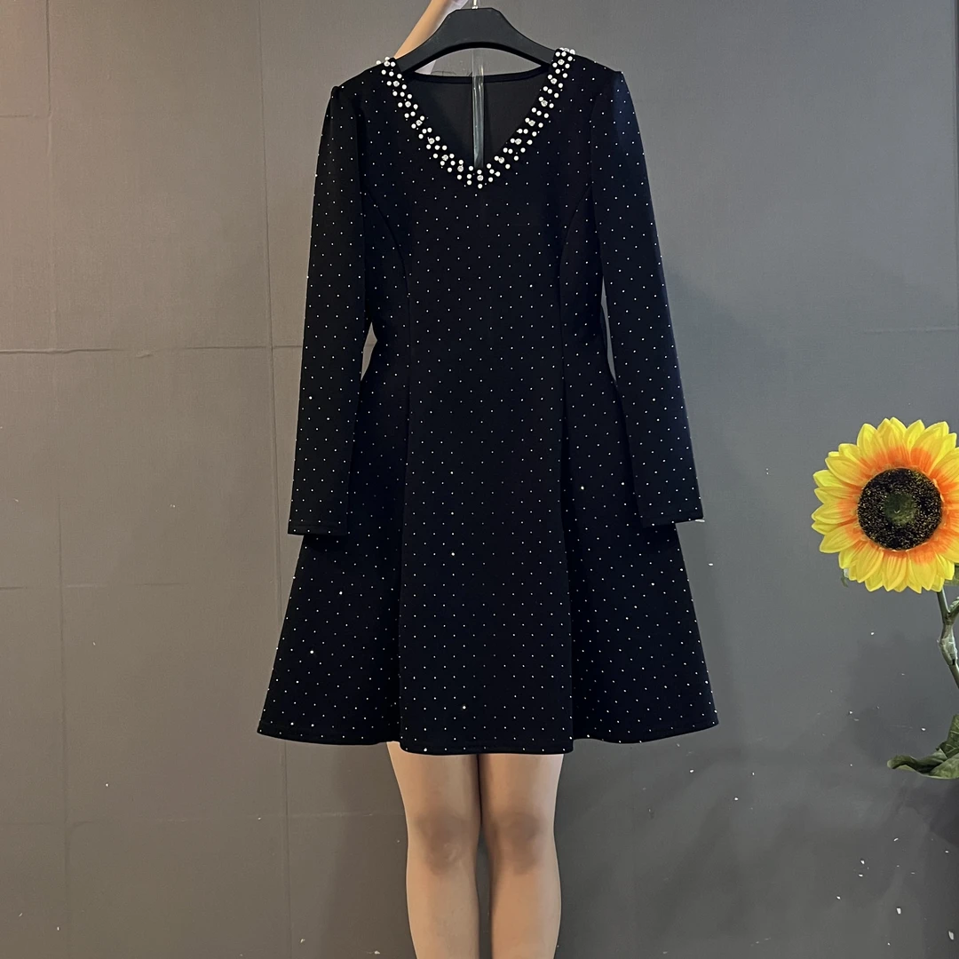 轻奢高级法式烫钻圆领收腰显瘦遮肚子洋气气质连衣裙