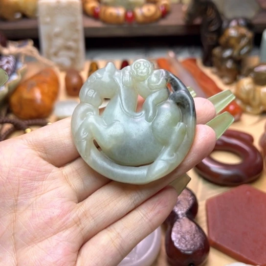 蛇纹石玉未镶嵌颈饰