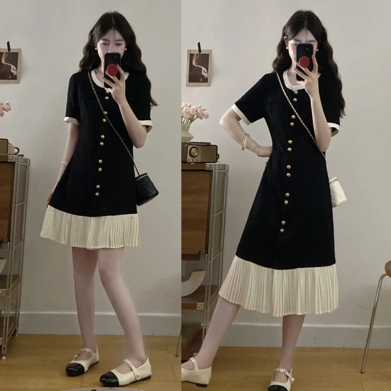 大码法式气质时尚减龄拼接压褶下摆显瘦圆领单排扣短袖连衣裙