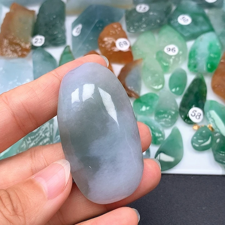 翡翠未镶嵌颈饰随型