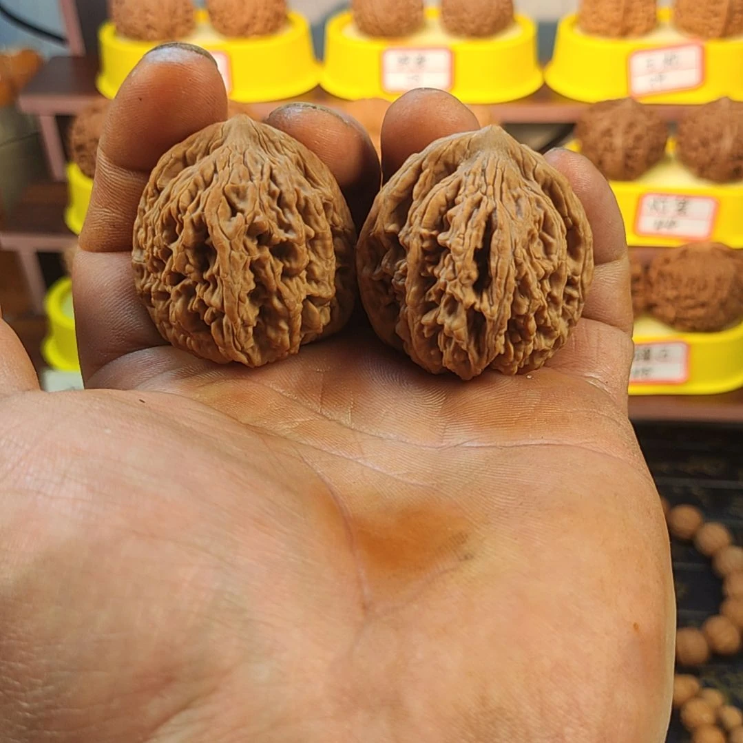 文玩核桃吊坠虎头