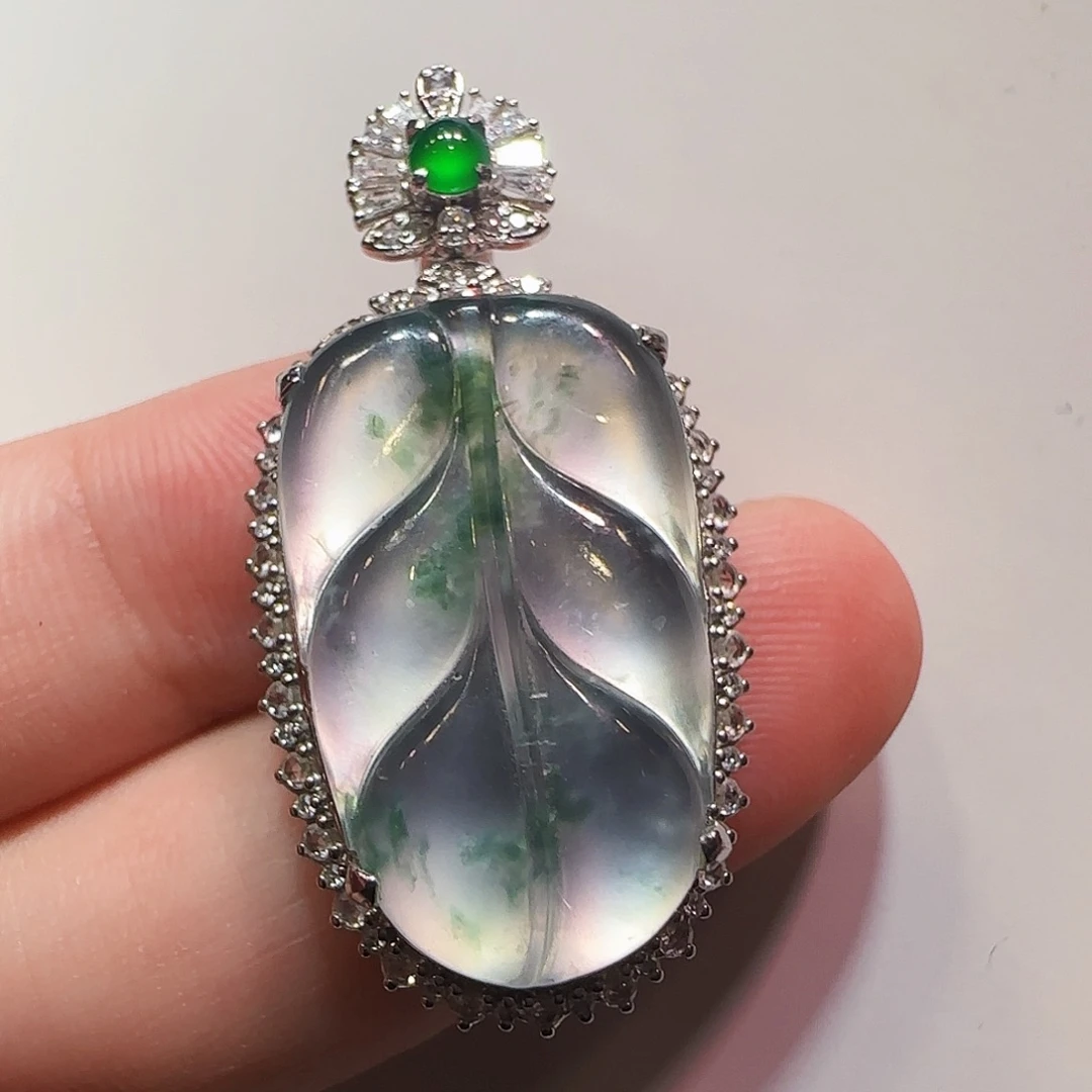 翡翠18K金镶嵌颈饰吊坠