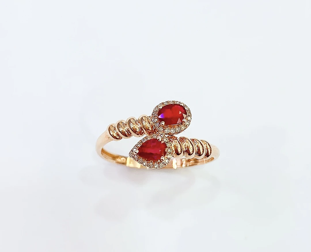 18K玫瑰金镶嵌天然红宝石戒指复古轻奢设计款戒指