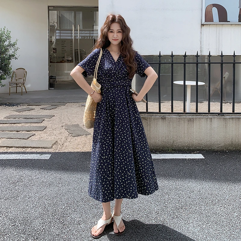 韩系复古气质V领碎花连衣裙女夏2025新款法式高级感收腰显瘦长裙