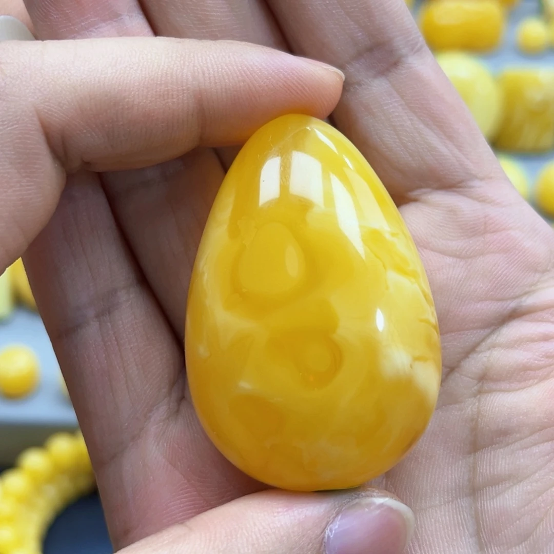 蜜蜡未镶嵌珠宝奇石