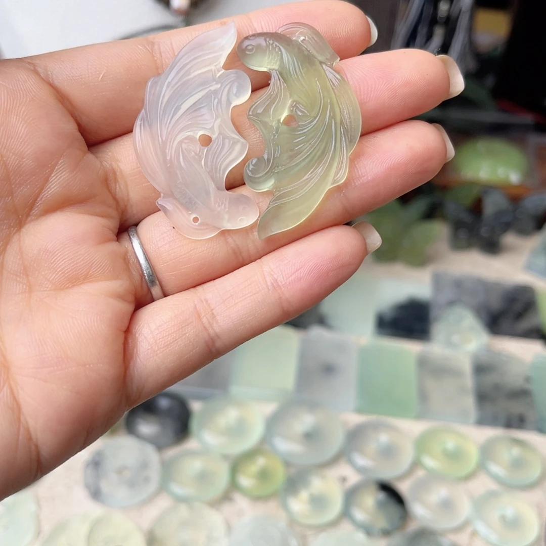 蛇纹石玉未镶嵌颈饰