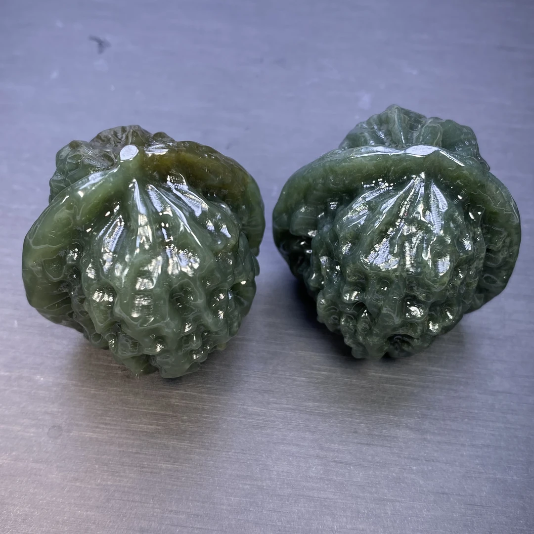 和田玉精雕核桃把玩件细腻莹润