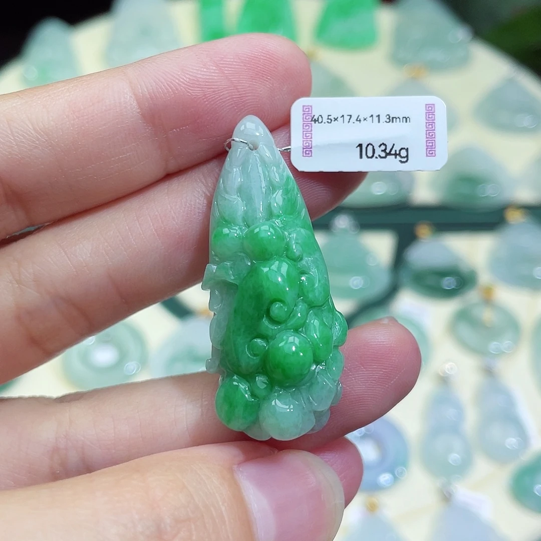 颈饰未镶嵌翡翠白菜