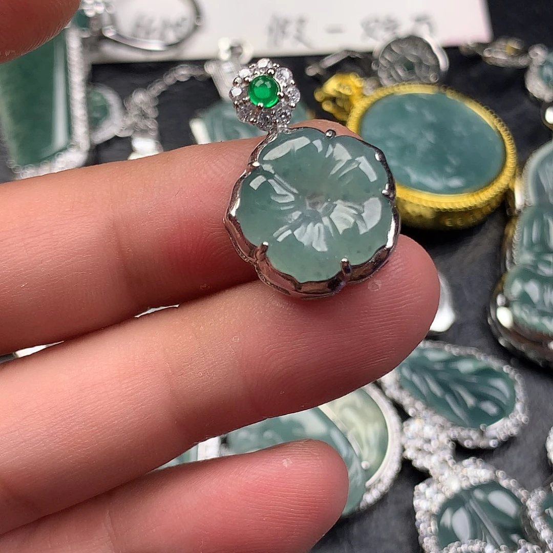 翡翠未镶嵌颈饰有钱花