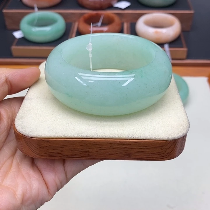 是***！未镶嵌手镯石英质玉