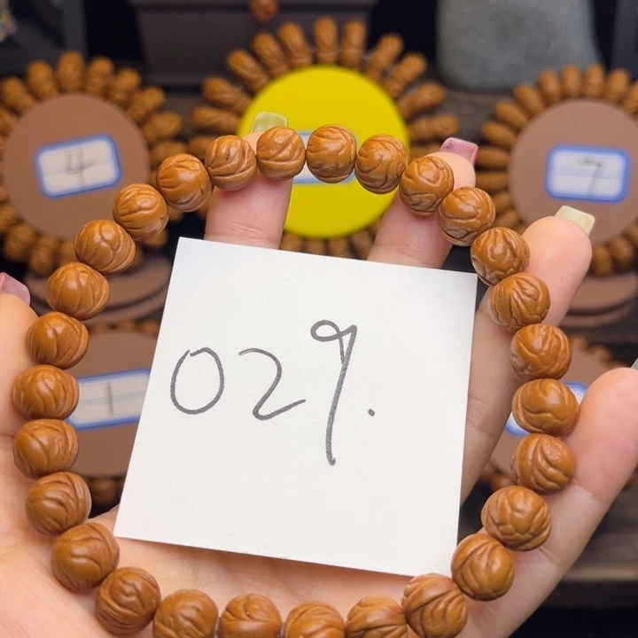 桃核手串玉龙脊肚卡11左右