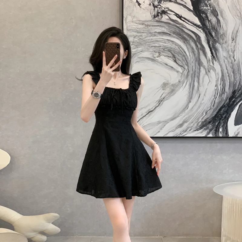 2025夏新款无袖小香风法式气质高级感轻奢名媛设计感小众连衣裙女