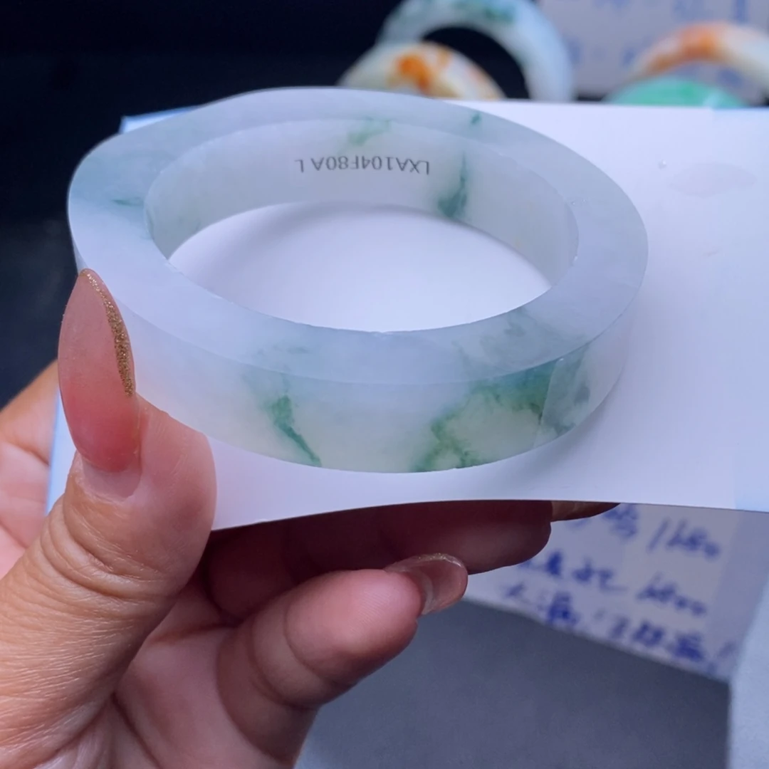 定制翡翠未镶嵌翡翠手镯