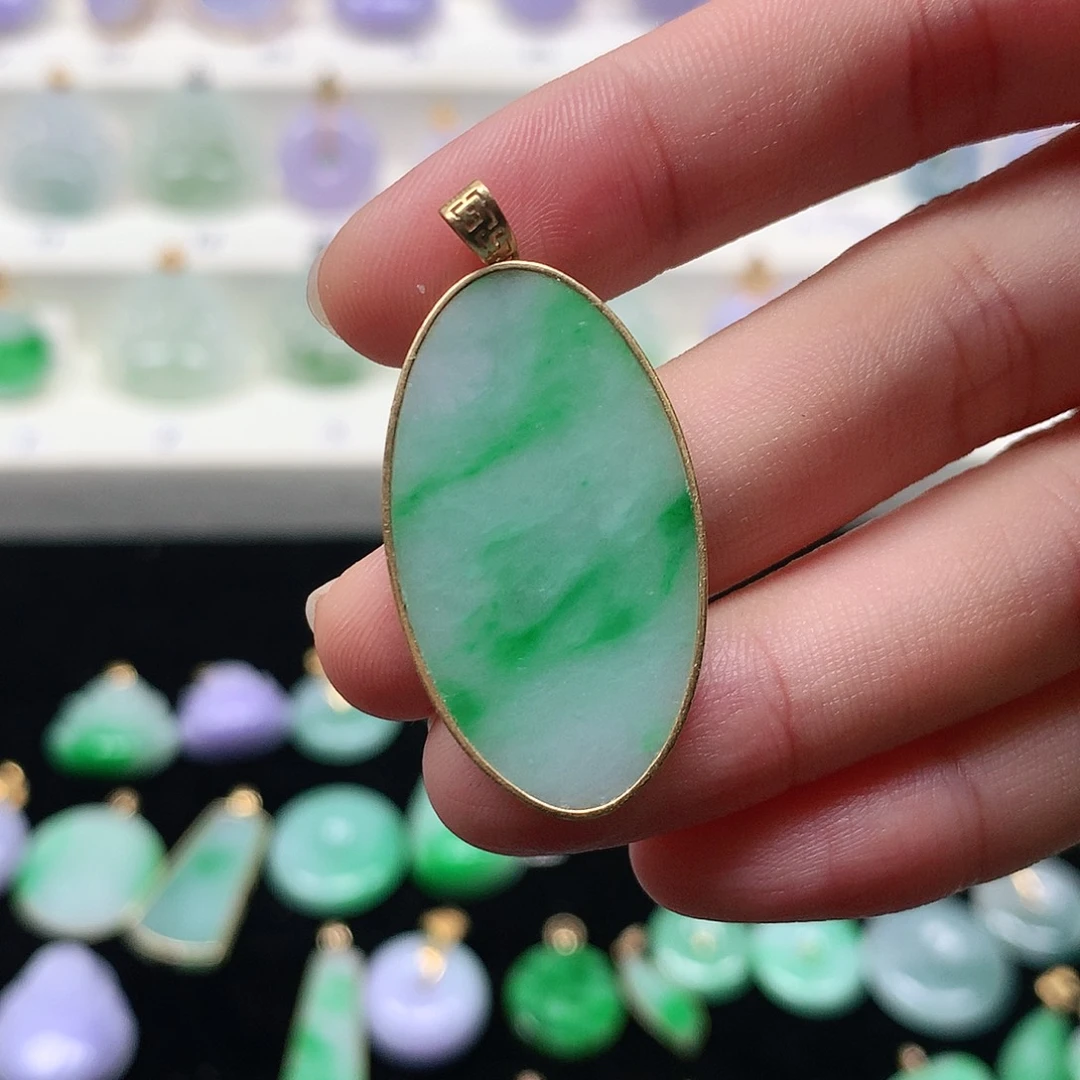 颈饰18K金镶嵌翡翠翡翠吊坠