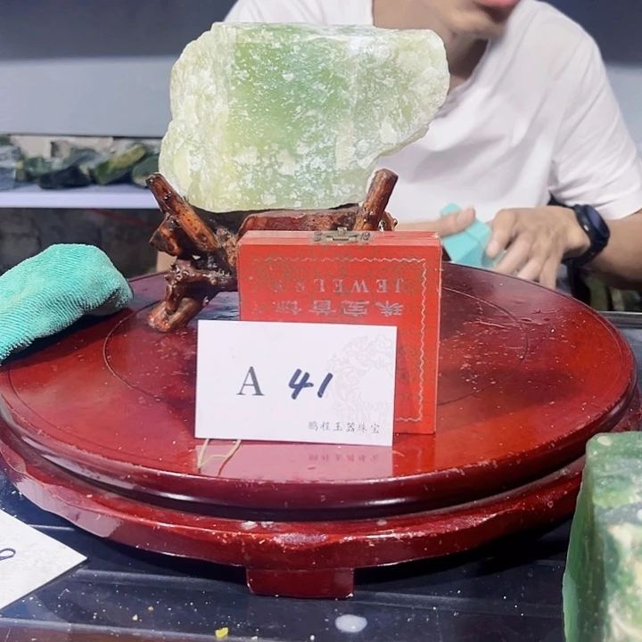 馨***坤蛇纹石玉未镶嵌珠宝奇石