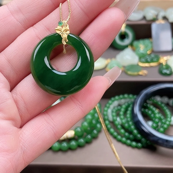 颈饰未镶嵌和田玉