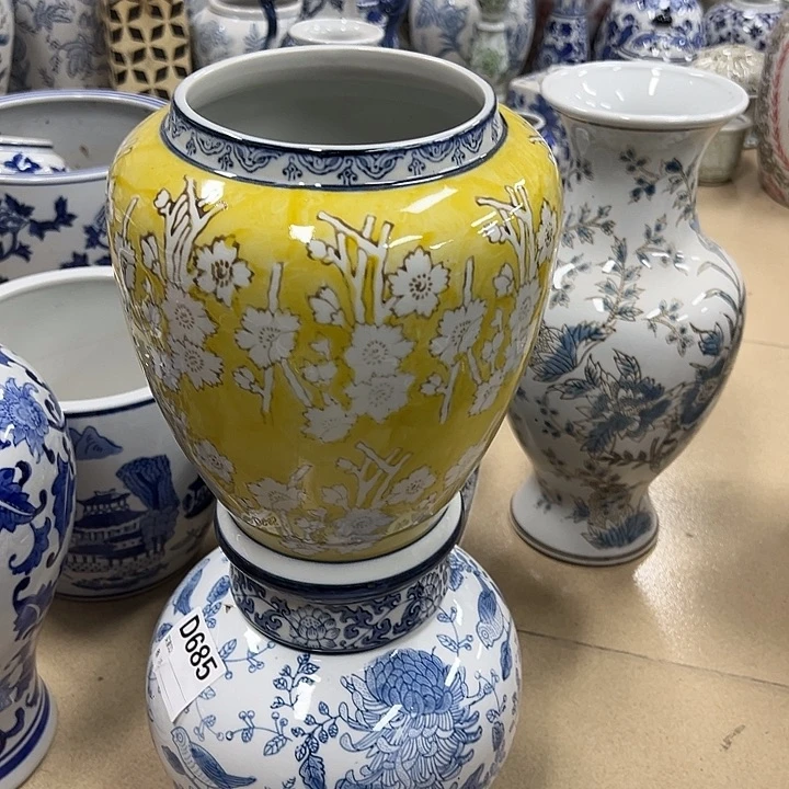 瓷片微瑕陶瓶。。。。。。。。。。。。。。。