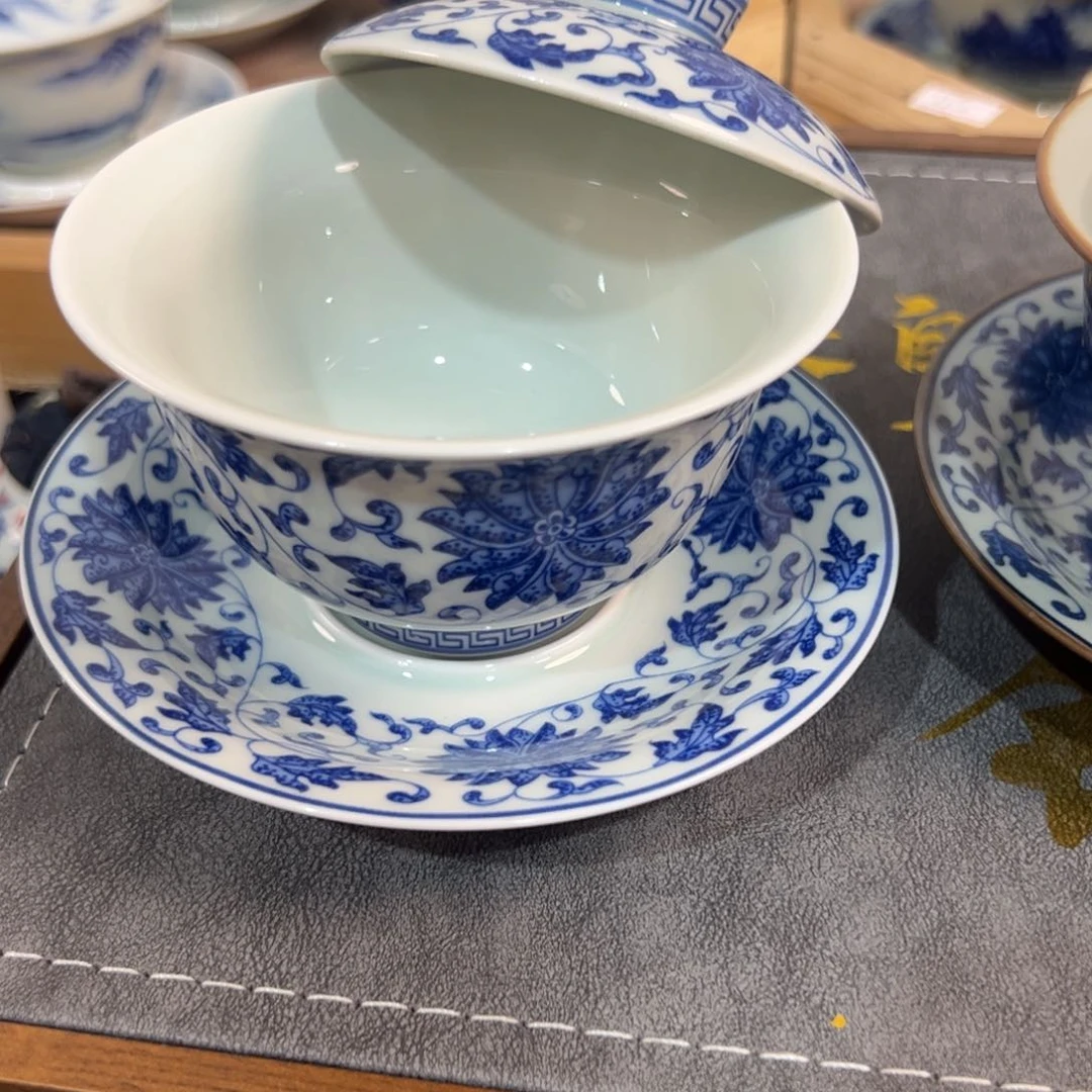 小***事白青花缠枝莲元宝盖碗全