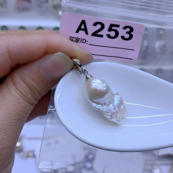 颈饰未镶嵌淡水珍珠