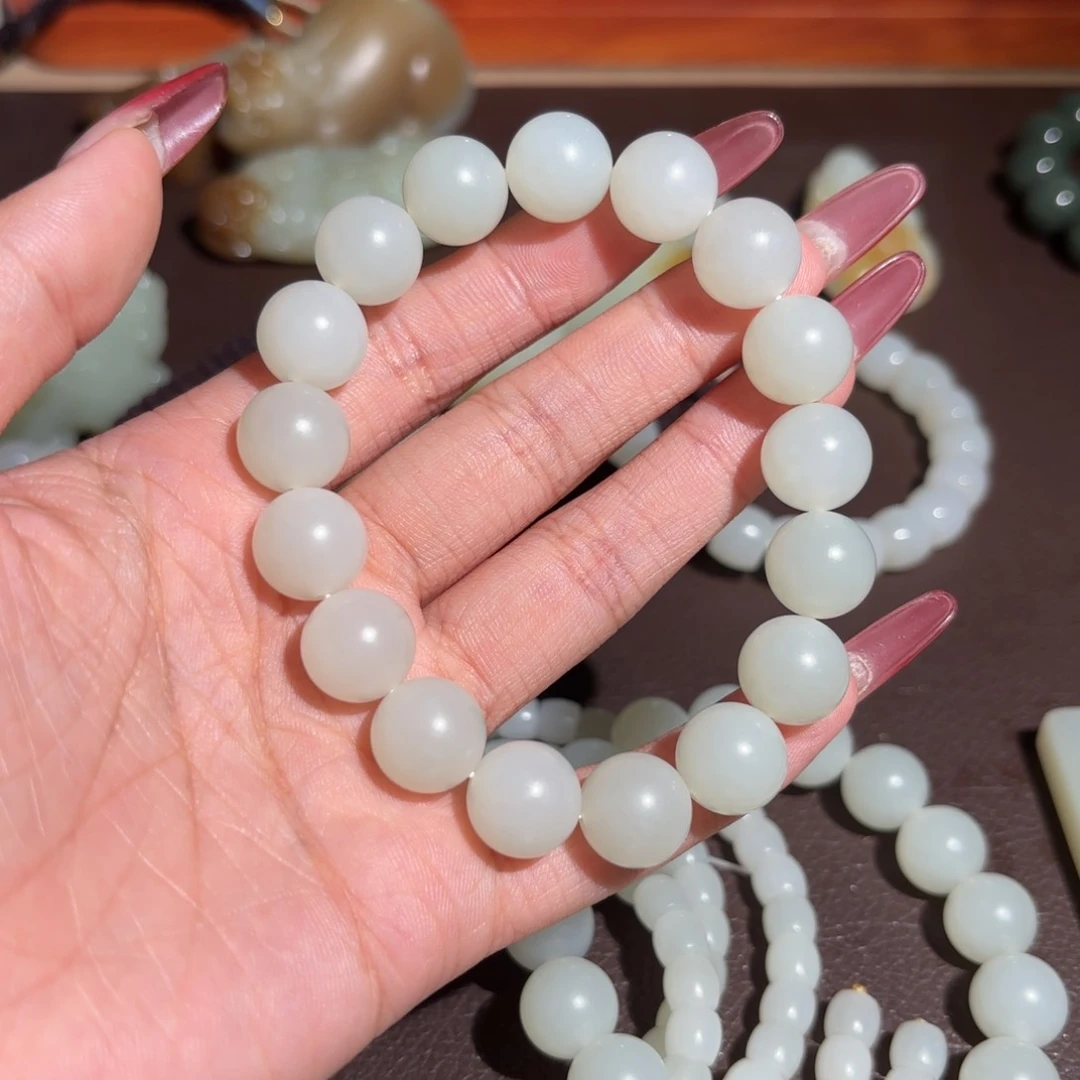 小***叶和田玉未镶嵌颈饰