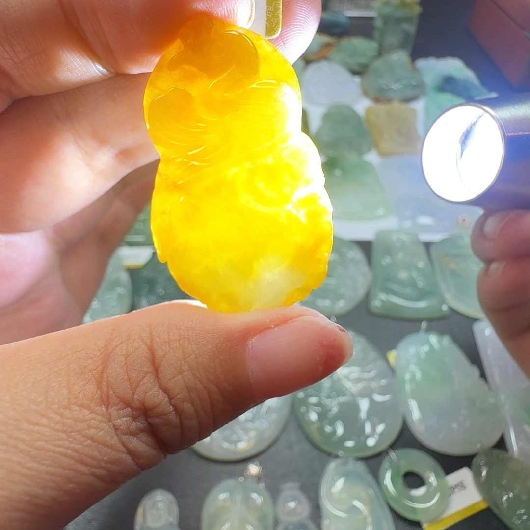 翡翠未镶嵌颈饰吊坠