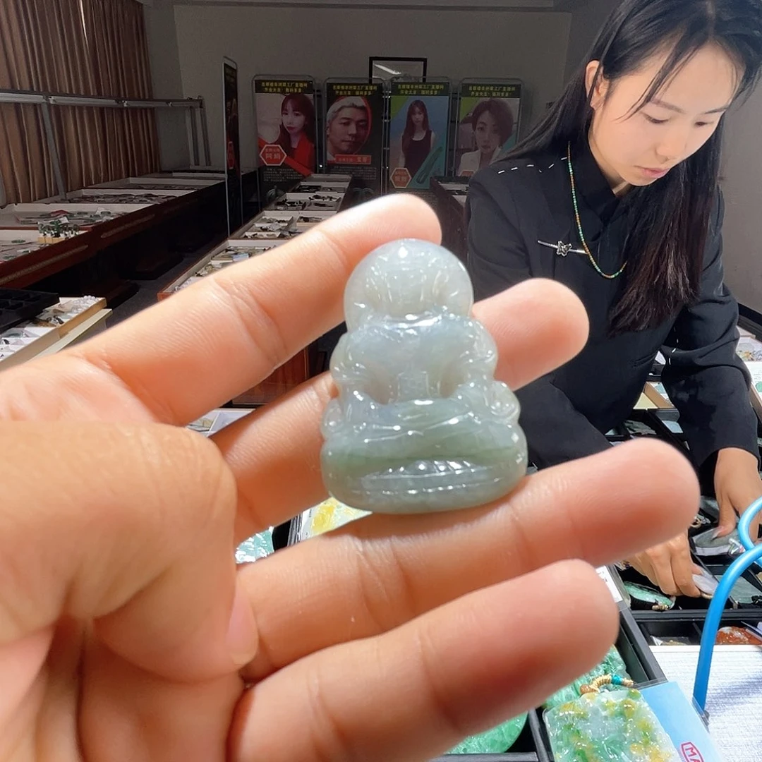 翡翠未镶嵌颈饰一