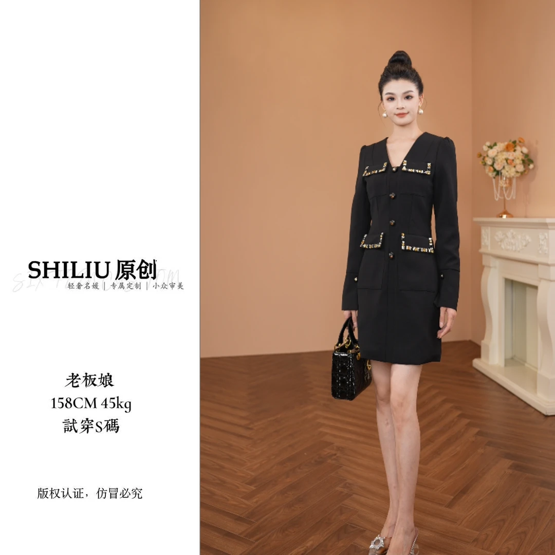 【十六定制】秋装新款小香风气质V领单排扣黑色西服连衣裙女9732