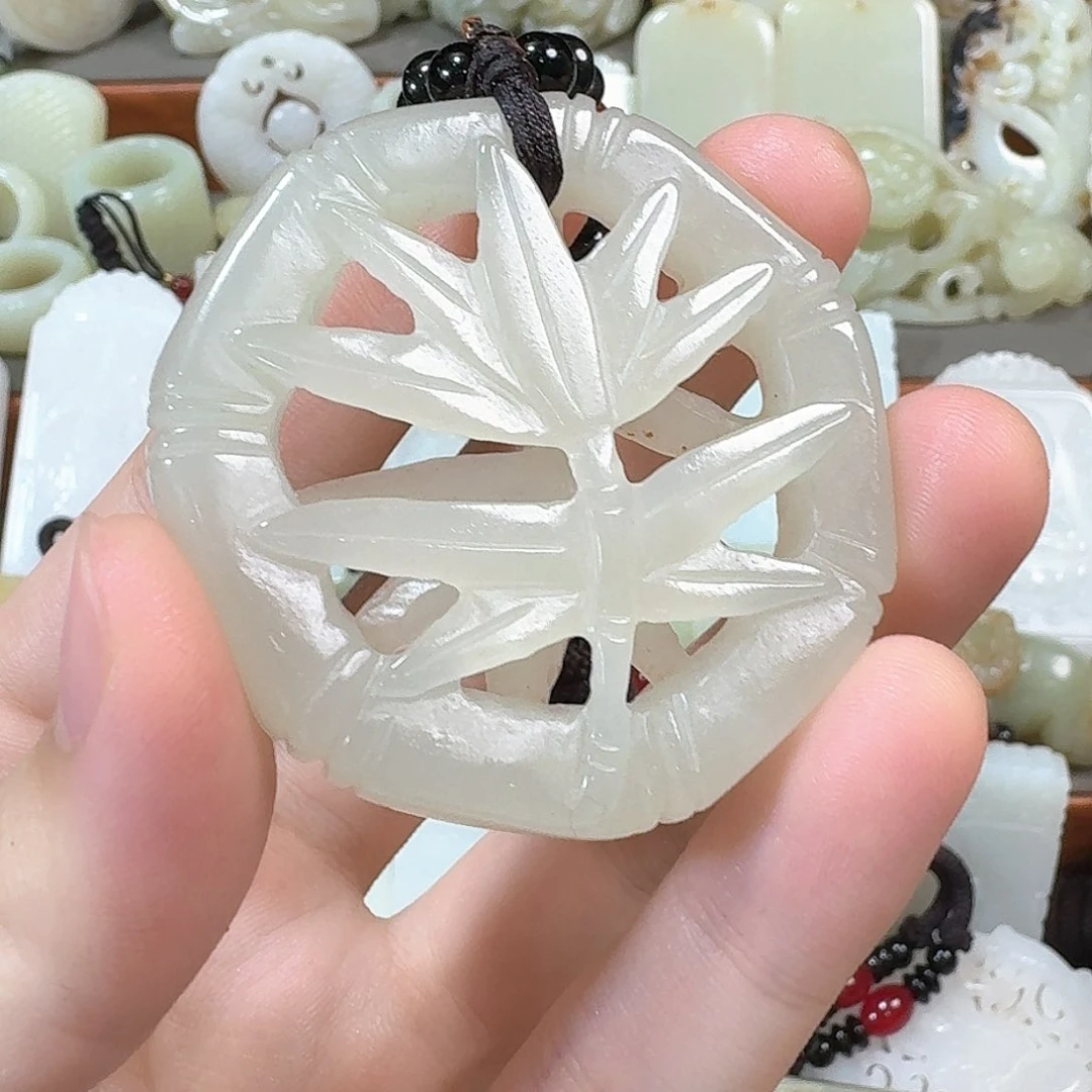 未镶嵌和田玉挂件翠**。