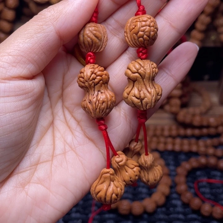 木质类龙纹桃枭挂件