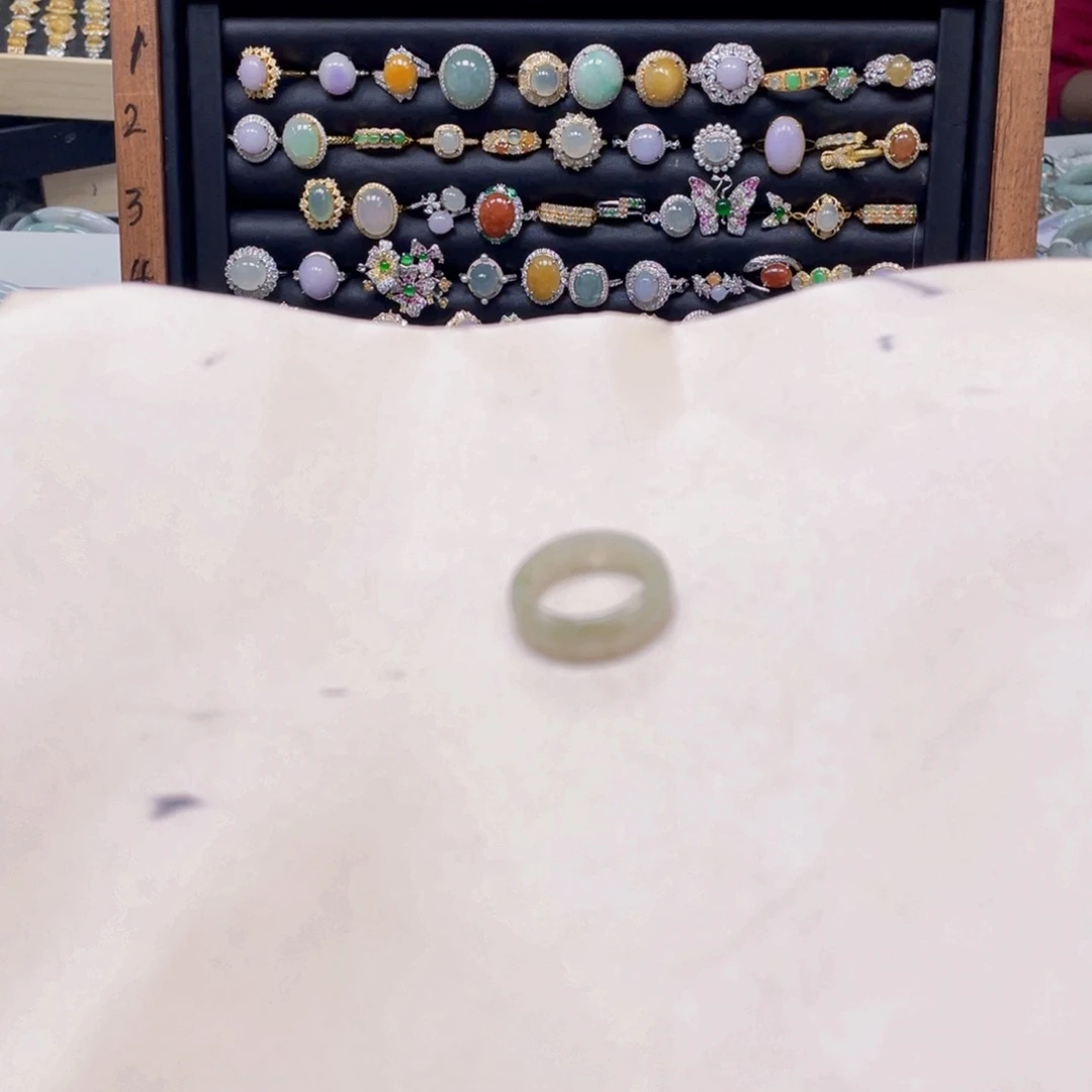 翡翠颈饰未镶嵌天然翡翠Ａ货