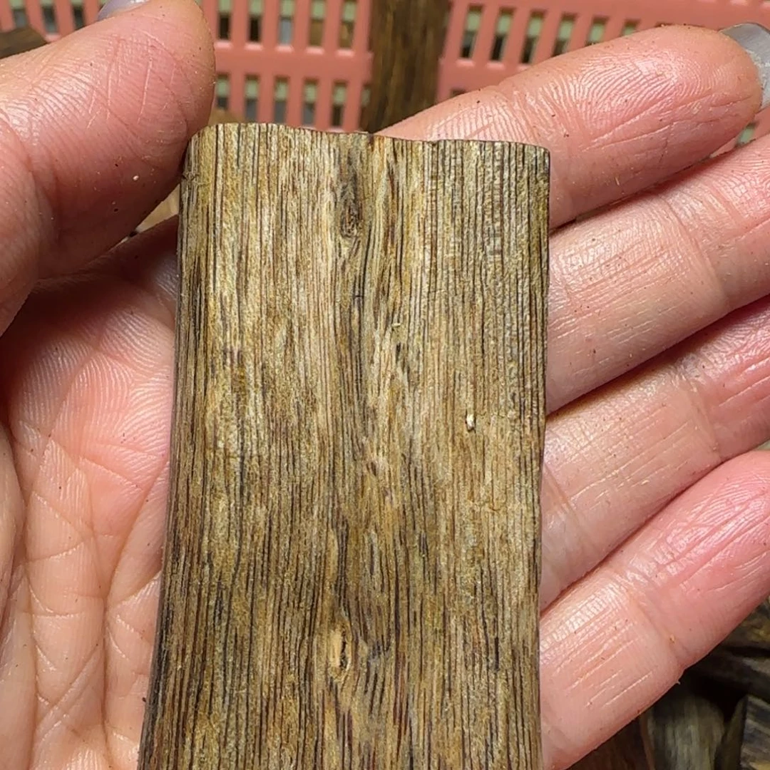 竹奇楠无事牌15.2克。