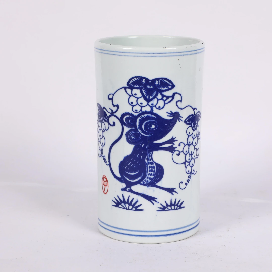 古陶瓷/青花釉里红剪纸生肖笔筒LOT0785